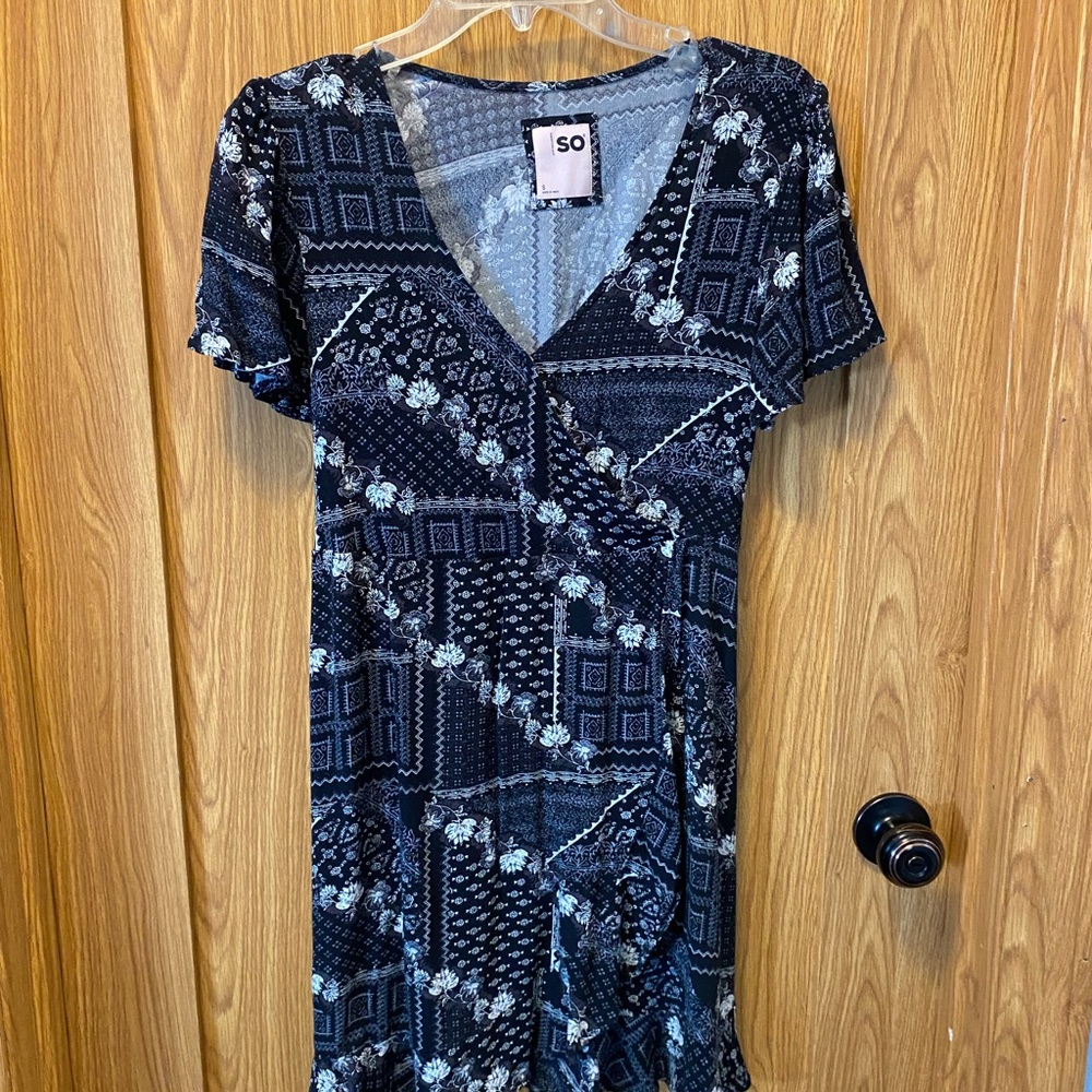 SO Small juniors dress never worn